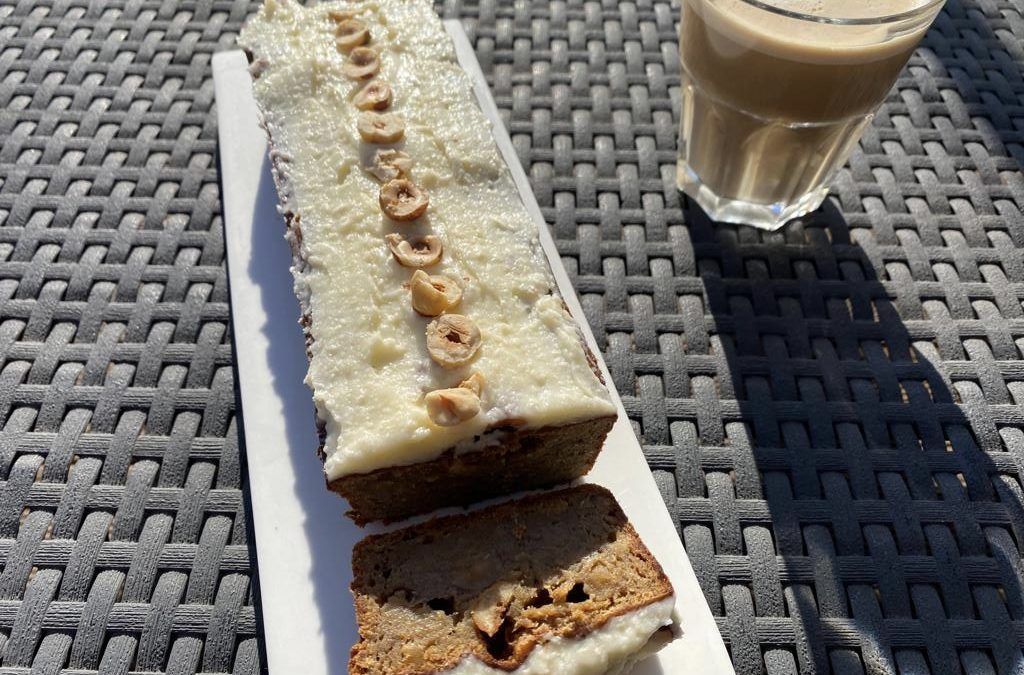 Cake au panais, banane et noisettes