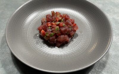 Tartare de thon fraises tomates